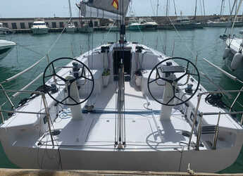 Rent a sailboat in Lavrion Marina - First 36