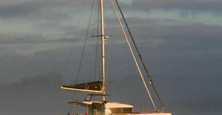 Rent a catamaran in Marina Mandalina - Lagoon 42