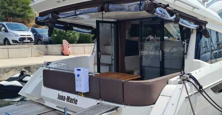 Rent a motorboat in Marina Mandalina - Galeon 420 Fly