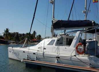 Rent a catamaran in Muelle de la lonja - Voyage 440
