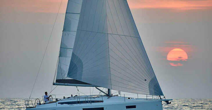 Rent a sailboat in Agios Kosmas Marina - Sun Odyssey 410 - 3 cab.