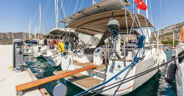 Rent a sailboat in Port Gocëk Marina - Sun Odyssey 410 - 3 cab.