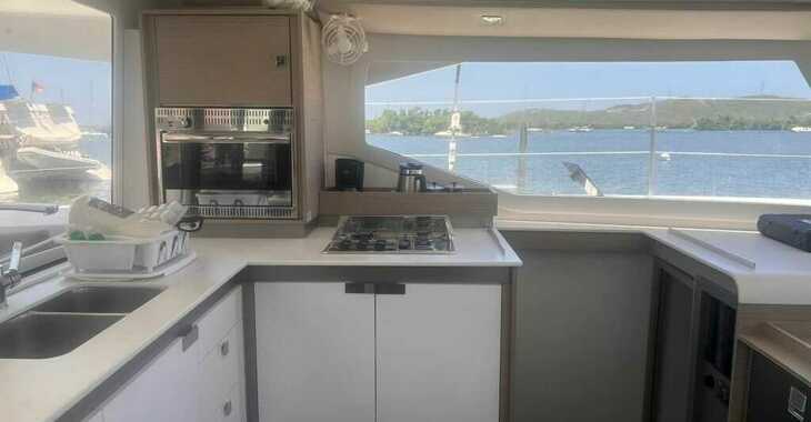 Rent a catamaran in Maya Cove, Hodges Creek Marina - Fountaine Pajot Isla 40 - 4 + 1 cab.
