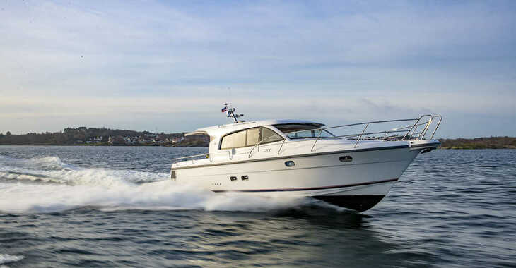 Chartern Sie motorboot in Marina Nava - Nimbus 405 Coupe