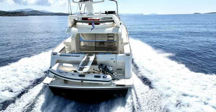 Chartern Sie yacht in Glifadha Marina A - Ferretti 57 