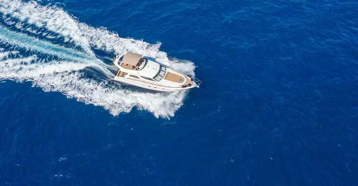 Rent a motorboat in Marina Zeas - Princess 470