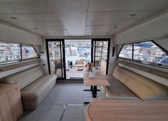 Louer yacht à Marina Zeas - Princess 47