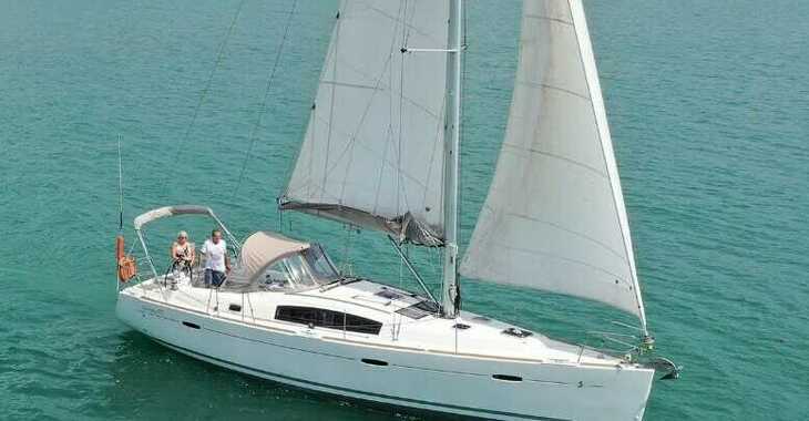 Rent a sailboat in Marina Paleros - Beneteau Oceanis 40