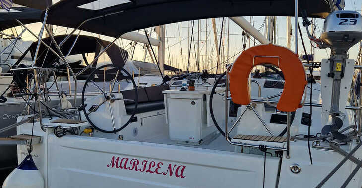 Rent a sailboat in Alimos Marina - Oceanis 40.1