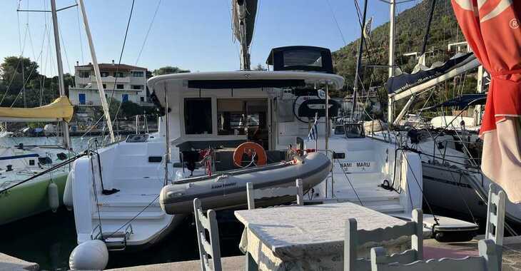 Rent a catamaran in Lavrion Marina - Lagoon 40