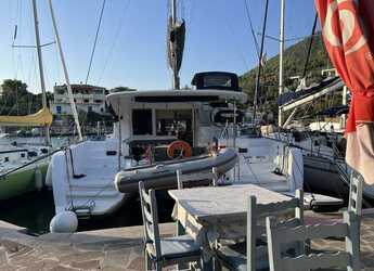 Rent a catamaran in Lavrion Marina - Lagoon 40