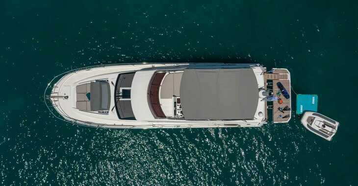 Rent a yacht in Alimos Marina - Prestige 520