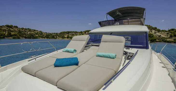 Rent a yacht in Alimos Marina - Prestige 520