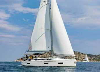 Rent a sailboat in Corinth Harbour - Bavaria C42