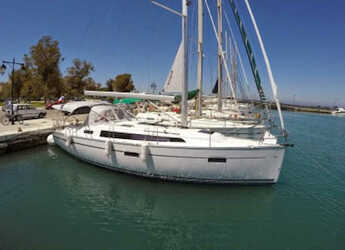 Rent a sailboat in Corinth Harbour - Bavaria 37