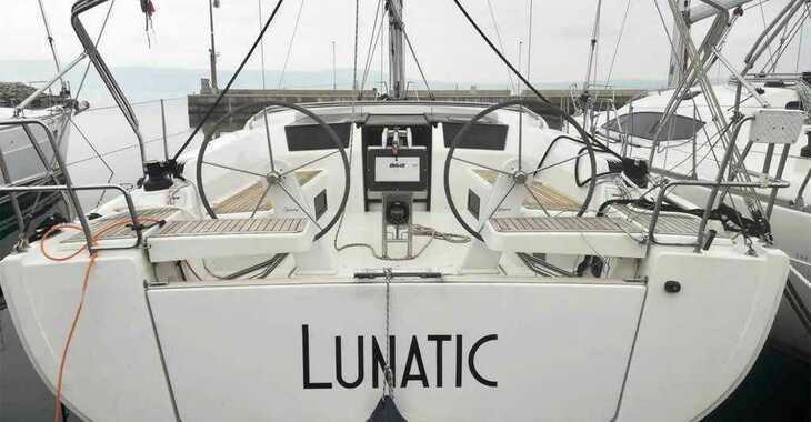 Rent a sailboat in Marina Frapa - Hanse 418