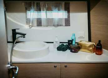 Alquilar velero en Marina Benitses - D&D Kufner 54