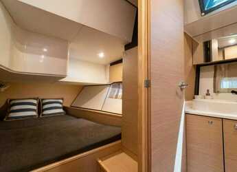 Alquilar velero en Marina Benitses - D&D Kufner 54