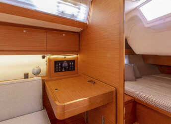 Rent a sailboat in Alimos Marina - Dufour 430 Grand Large