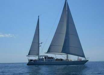 Rent a schooner in Port Roses - Restless Spirit