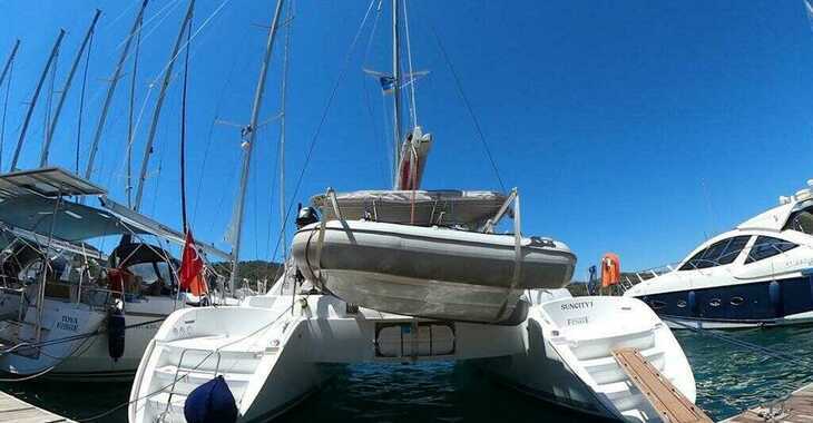 Rent a catamaran in Yes marina - Lagoon 380
