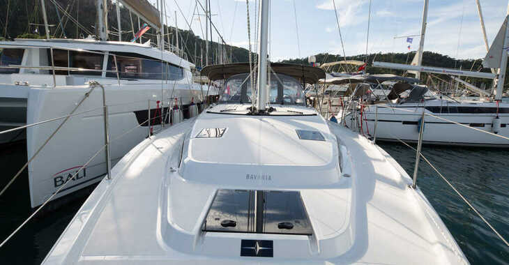 Rent a sailboat in Yes marina - Bavaria C42