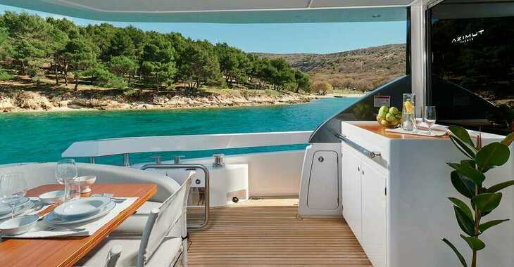 Rent a yacht in Marina Lav - Azimut 78 Fly - 4 + 1 cab.