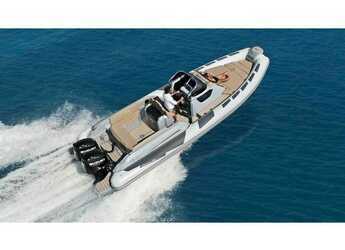Rent a motorboat in Porto Capo d'Orlando Marina - Ranieri Cayman 28.0 Executive