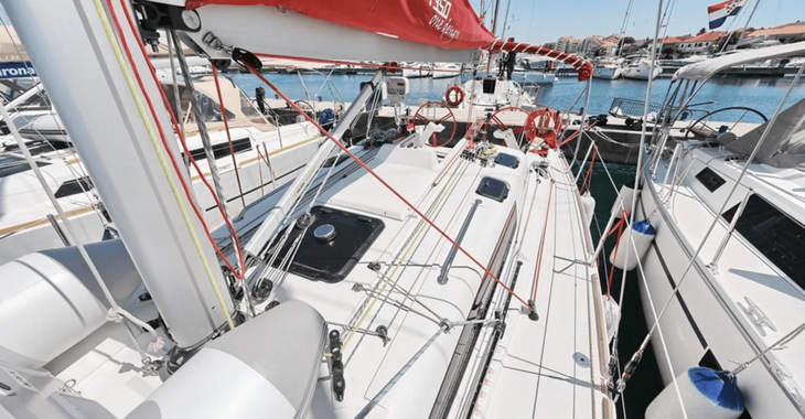 Rent a sailboat in Punat Marina - Elan 350 Performance - 3 cab.