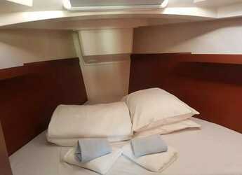 Rent a sailboat in Punat - Hanse 345