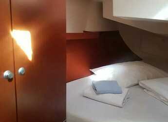 Rent a sailboat in Punat - Hanse 345