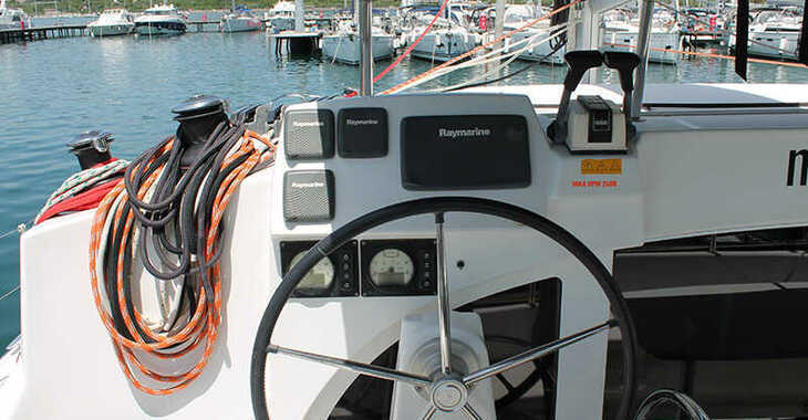 Rent a catamaran in Punat Marina - Lagoon 380 - 4 + 2 cab.