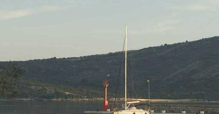 Rent a sailboat in Vinišće - Bavaria 38