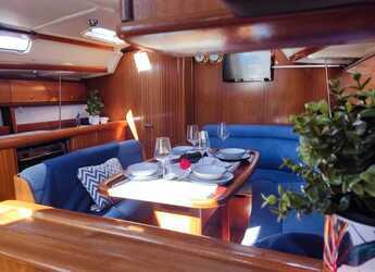 Chartern Sie segelboot in Vinišće - Bavaria 38