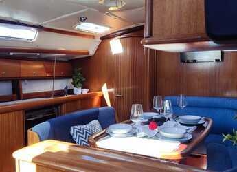 Chartern Sie segelboot in Vinišće - Bavaria 38