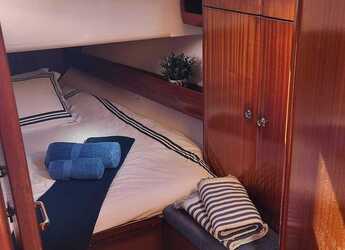 Chartern Sie segelboot in Vinišće - Bavaria 38