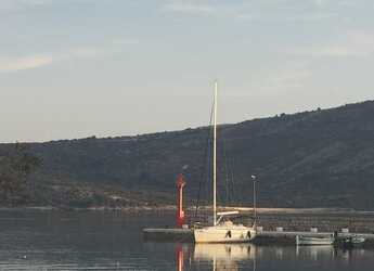 Chartern Sie segelboot in Vinišće - Bavaria 38