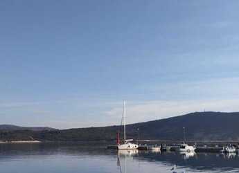 Chartern Sie segelboot in Vinišće - Bavaria 38