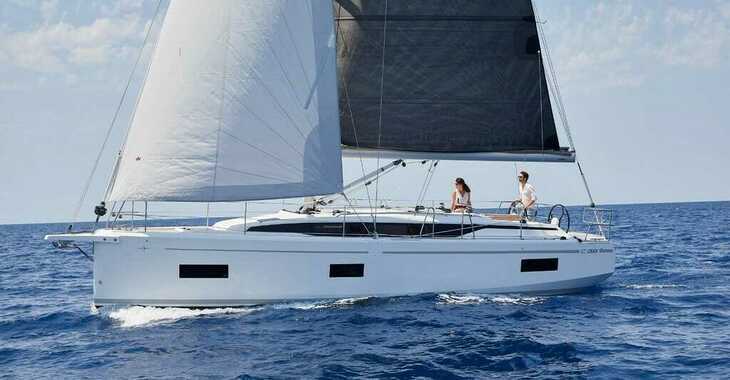 Rent a sailboat in Marina Cala de Medici - Bavaria 38 C