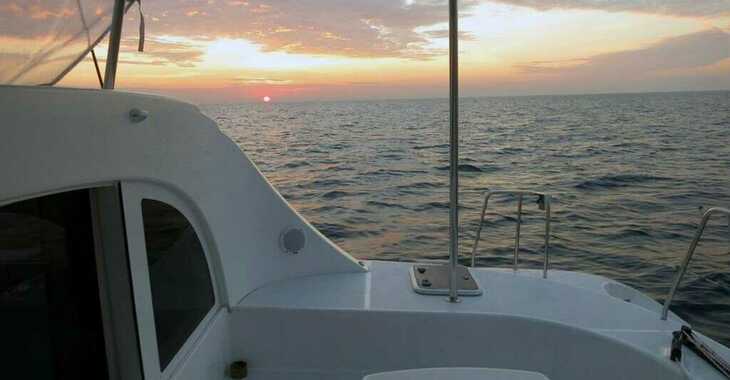 Rent a catamaran in Marina Paleros - Lagoon 380 - 4 + 2 cab.
