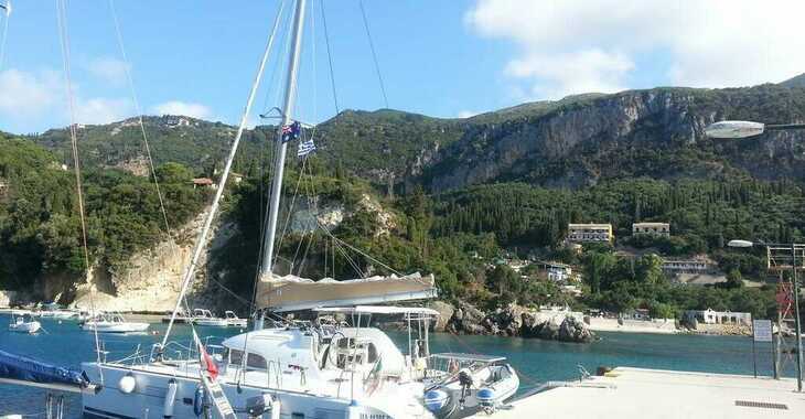 Rent a catamaran in Marina Paleros - Lagoon 380 - 4 + 2 cab.