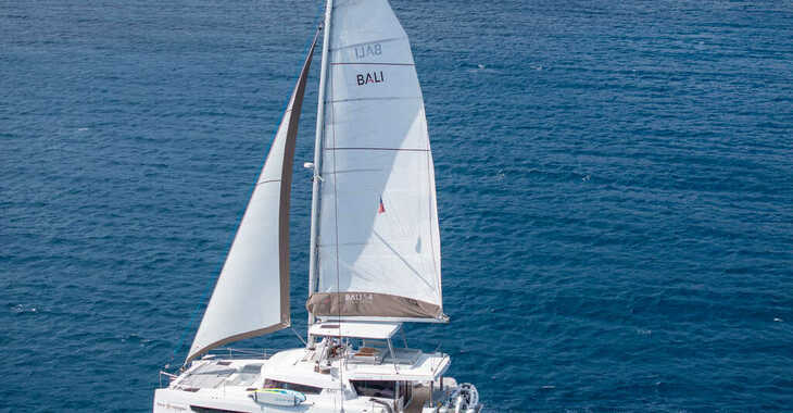 Rent a catamaran in Blue Lagoon - Bali 5.4 4 cab