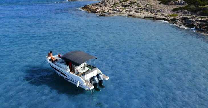 Rent a motorboat in La savina - Cap Camarat 9.0 WA