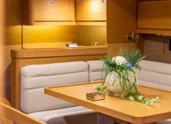 Rent a sailboat in Lefkas Marina - Dufour 460