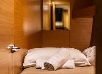 Rent a sailboat in Lefkas Marina - Dufour 460