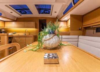 Rent a sailboat in Lefkas Marina - Dufour 460