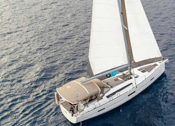 Rent a sailboat in Lefkas Marina - Dufour 460