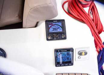 Rent a sailboat in Lefkas Marina - Dufour 460