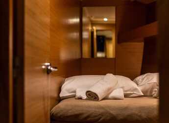 Rent a sailboat in Lefkas Marina - Dufour 460