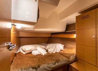 Rent a sailboat in Lefkas Marina - Dufour 460